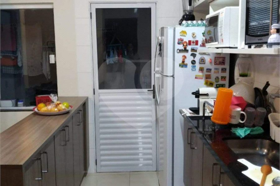 Casa à venda com 2 suítes no condomínio Residencial Matos, São Paulo - SP