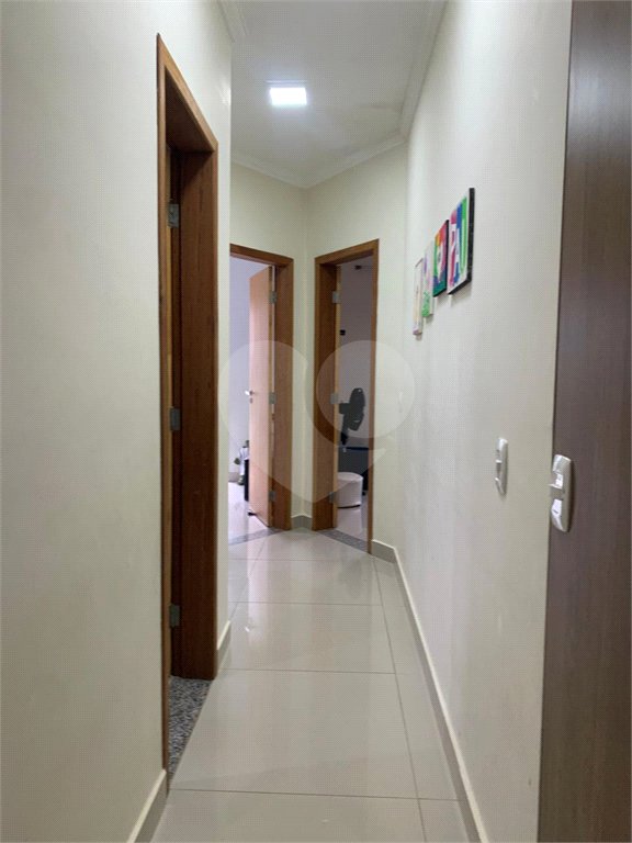 Casa à venda com 3 quartos, sendo 1 suíte, no condomínio Residencial Ponderosa, São Roque - SP