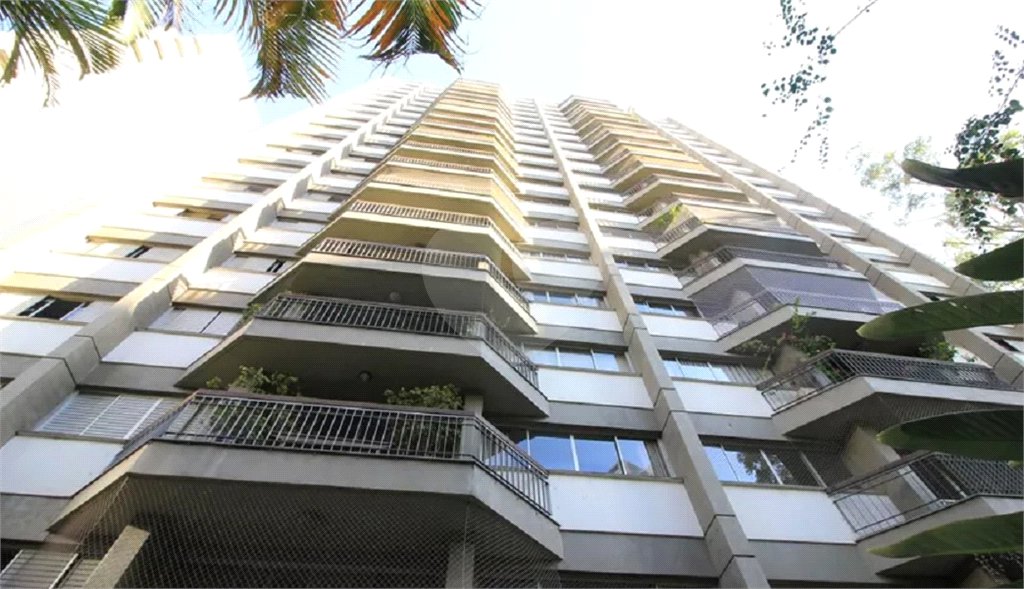 Apartamento à venda com 3 quartos, sendo 1 suíte, em Vila Andrade, São Paulo, SP
