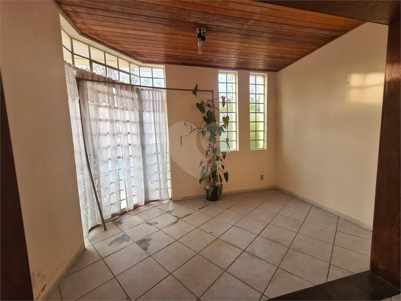 Casa à venda com 3 quartos, sendo 1 suíte, no Centro, Araçoiaba da Serra, SP