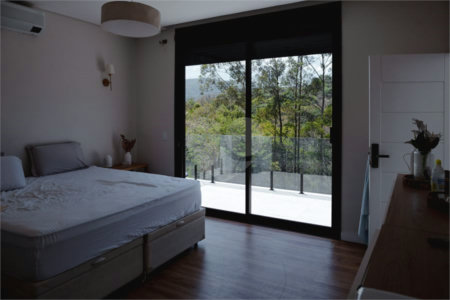 Casa à venda com 3 quartos, sendo 2 suítes, no condomínio Morada do Sol, Mairiporã - SP