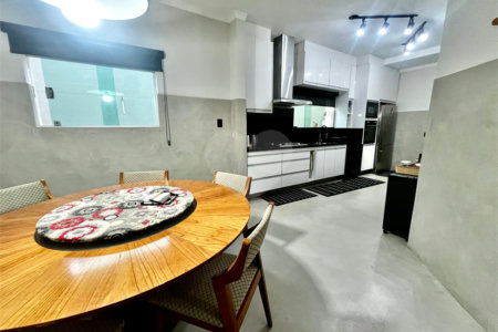 Casa à venda com 4 suítes em Vila Mazarino, Itapetininga, SP