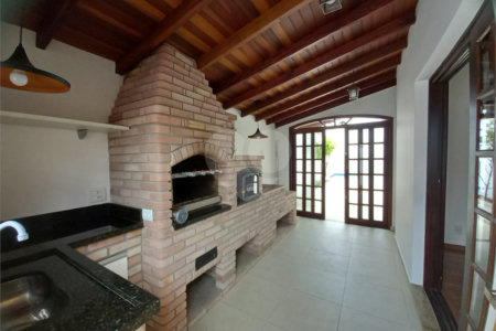 Casa à venda com 4 quartos, sendo 1 suíte,  em Vila Oliveira, Mogi das Cruzes, SP