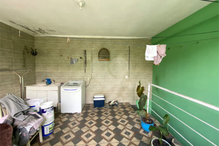 Sobrado à venda com 4 quartos em Jardim Santa Luzia de Poa, Itaquaquecetuba, SP