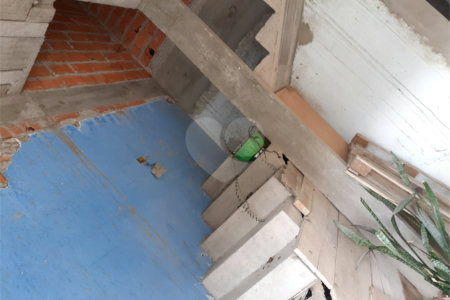 Sobrado à venda com 5 quartos, sendo 1 suíte, em Jardim Cumbica, Guarulhos, SP