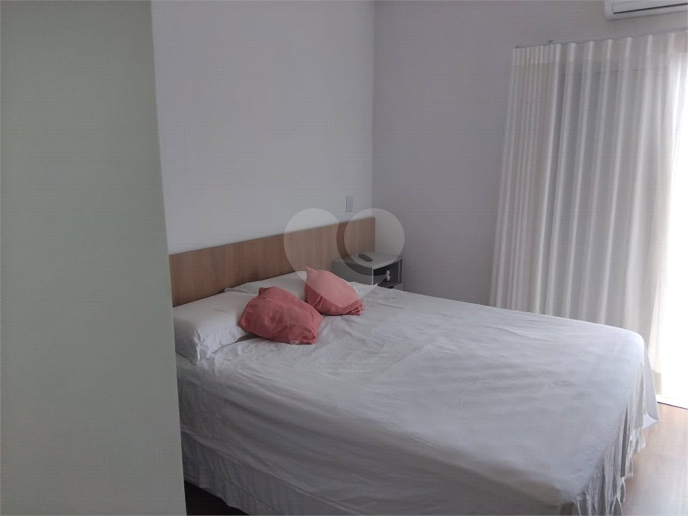 Casa à venda com 4 quartos, sendo 1 suíte,  no condomínio Vivaldi, Mogi das Cruzes - SP