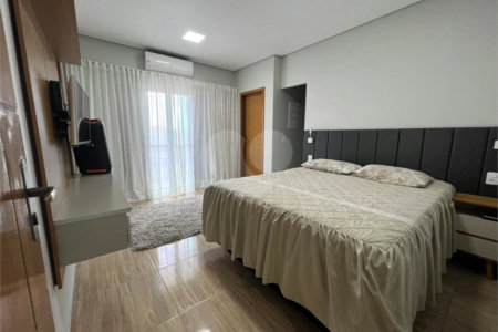 Sobrado à venda com 4 quartos, sendo 2 suítes,  em Jardim Marisa, São Paulo, SP