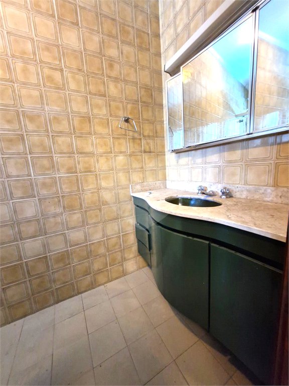 Casa Térrea à venda com 5 quartos, sendo 3 suítes, em Granja Julieta, São Paulo, SP