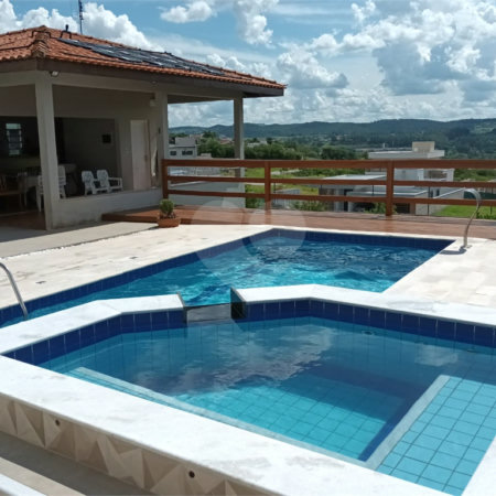 Casa à venda com 3 quartos, sendo 2 suítes,  no condomínio Vila Hípica I, Vinhedo - SP