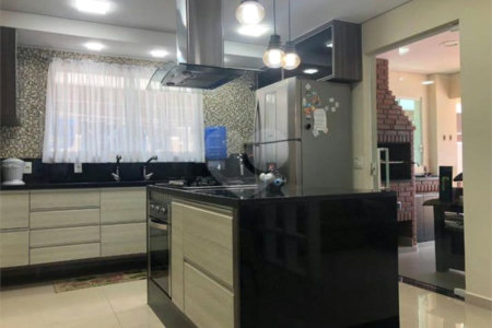 Casa à venda com 4 quartos, sendo 2 suítes, no condomínio Terras de São Francisco, Vinhedo - SP