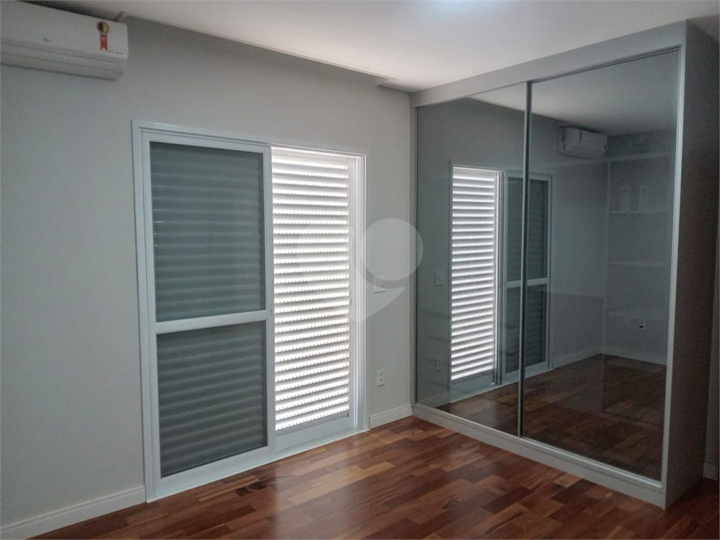 Casa à venda com 4 quartos, sendo 3 suítes,  no condomínio Residencial Montreal, São Carlos - SP