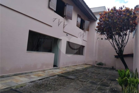 Sobrado à venda com 3 quartos, sendo 1 suíte,  em Jardim Pinheiros, São Paulo, SP