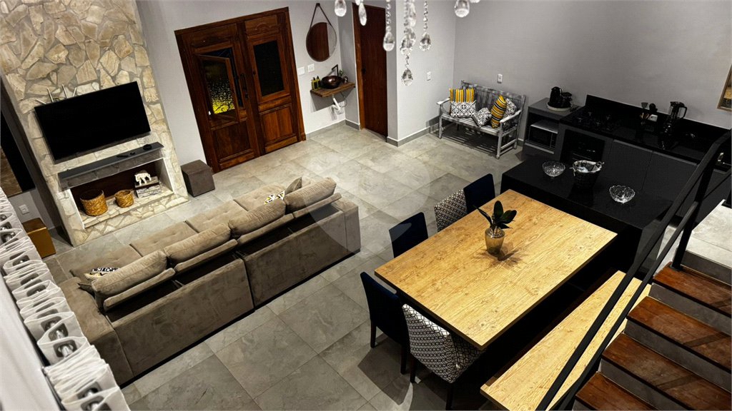 Casa à venda com 4 suítes no condomínio Portal Ouro Verde, Atibaia - SP
