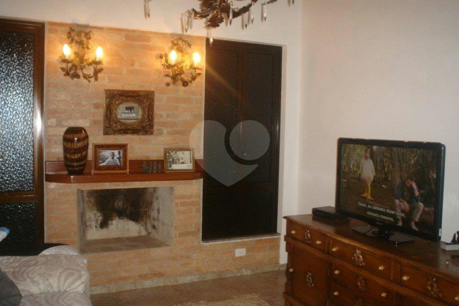 Casa à venda com 3 quartos, sendo 2 suítes, no condomínio residencial Cantareira-pque Petropolis, Mairiporã - SP