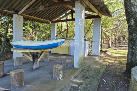 Casa Pé na Água em Atibaia com Acesso à Represa e Mais de 3.000 m² de Natureza