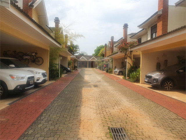 Casa à venda com 4 quartos, sendo 2 suítes,  no condomínio Lake Louise, São Paulo - SP