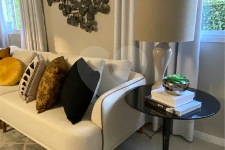 Casa à venda com 4 suítes no condomínio Marambaia, Vinhedo - SP