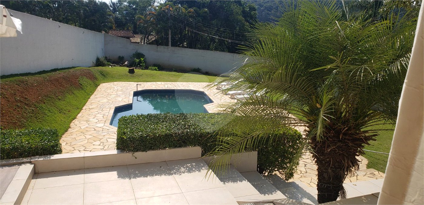 Casa à venda com 4 suítes em Pirucaia, Mairiporã, SP
