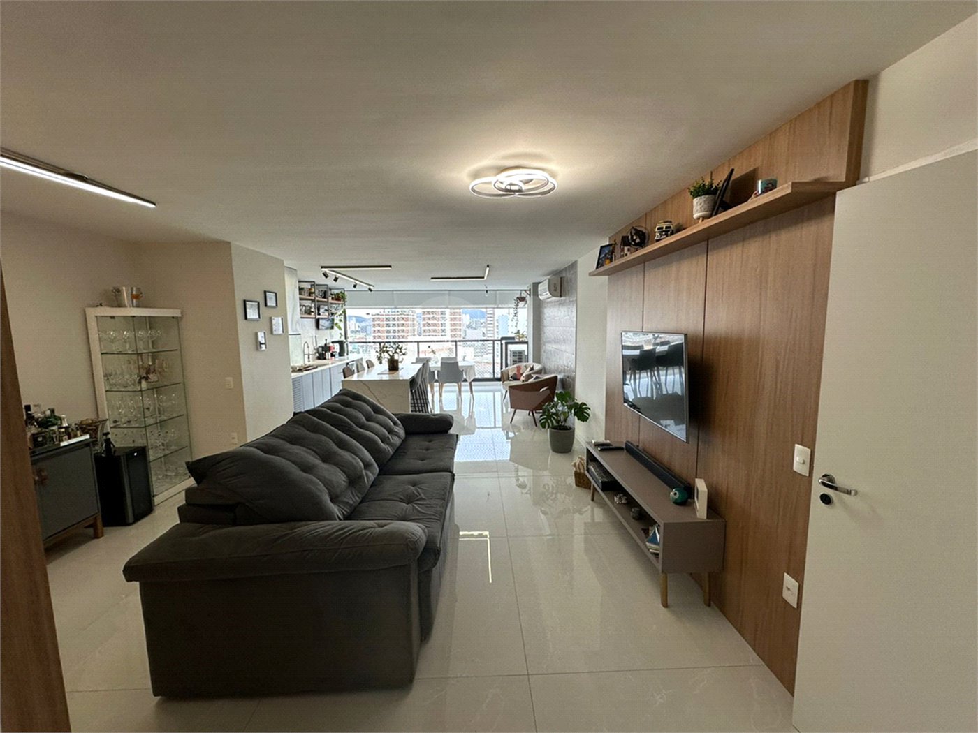 Apartamento à venda com 3 suítes em Vila Romana, São Paulo, SP