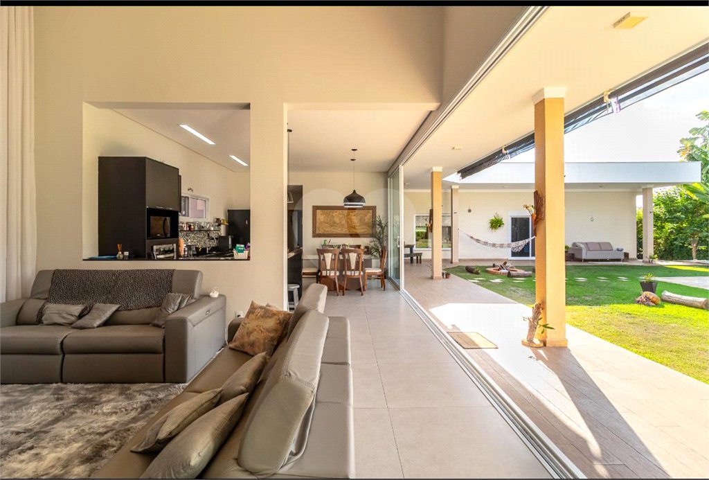 Casa à venda com 3 quartos, sendo 1 suíte,  no condomínio Vale do Lago, Sorocaba - SP