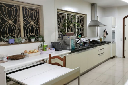Casa de Vila à venda com 3 quartos, sendo 2 suítes, em Jardim Emília, Sorocaba, SP