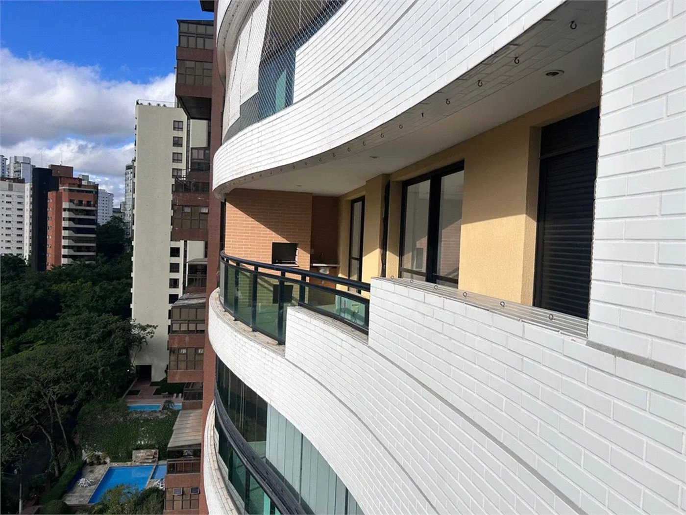 Apartamento à venda com 3 suítes em Vila Suzana, São Paulo, SP