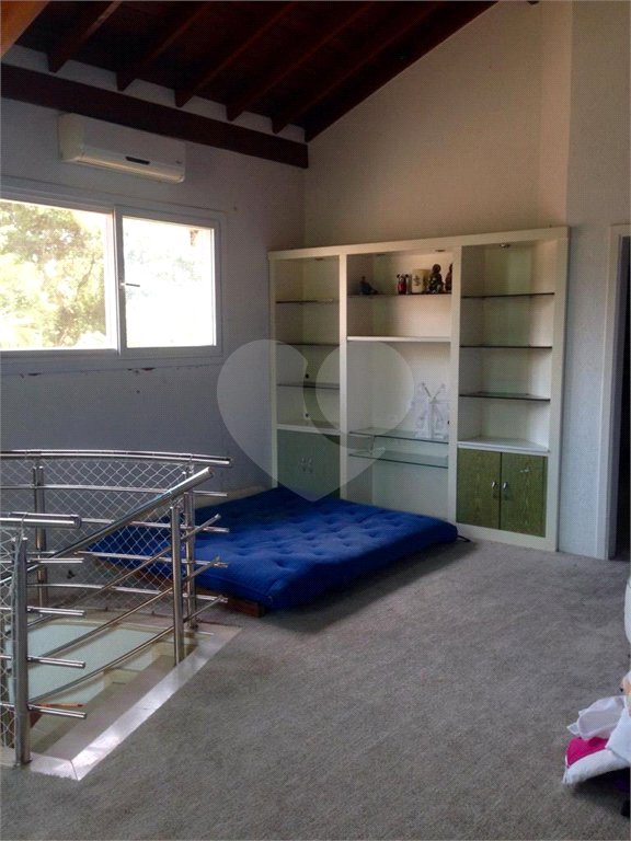 Sobrado à venda com 4 quartos, sendo 2 suítes, em Serra da Cantareira, Mairiporã, SP