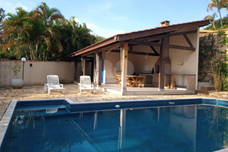 Casa à venda ou para alugar com 3 quartos, sendo 1 suíte, no condomínio Recanto Florido, Vinhedo - SP