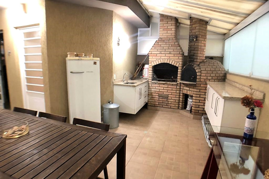 Casa à venda com 3 quartos, sendo 1 suíte, no condomínio Res Vista Verde, São Paulo - SP