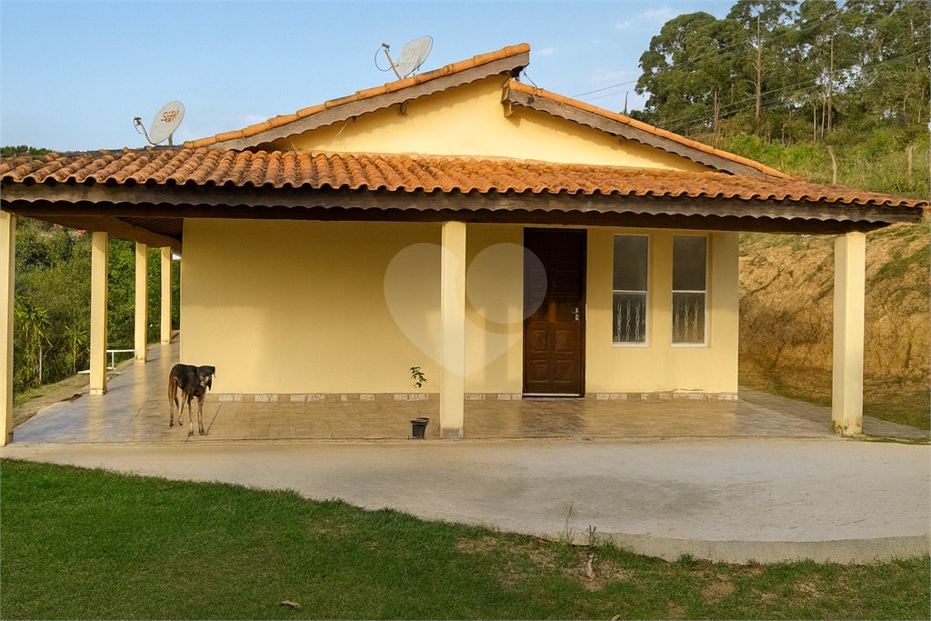Chácara à venda com 3 quartos, sendo 1 suíte,  em Colinas Verdes, Mairinque, SP