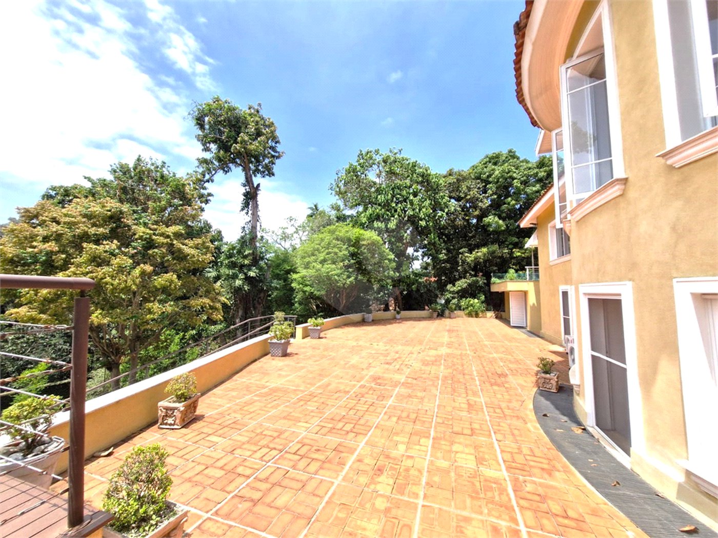 Casa à venda com 4 suítes no condomínio Chácara Flora, São Paulo - SP
