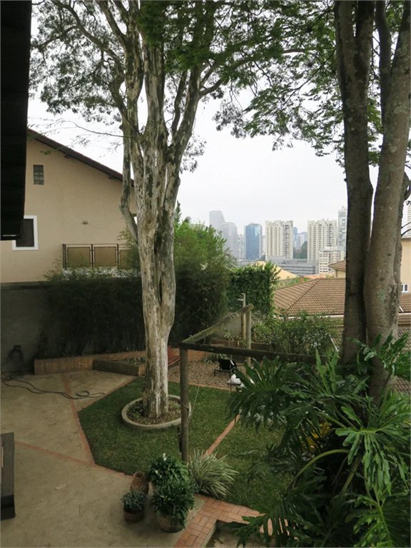 Sobrado à venda com 5 quartos, sendo 4 suítes, em Jardim Panorama, São Paulo, SP