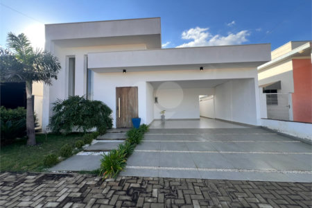 Casa à venda com 3 quartos, sendo 2 suítes, no condomínio Golden, Itapetininga - SP