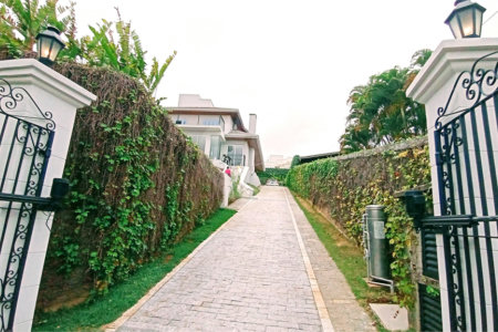 Casa à venda com 3 suítes no condomínio Estância Marambaia, Vinhedo - SP
