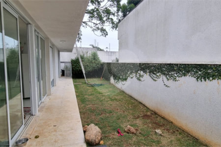 Casa à venda com 5 quartos, sendo 2 suítes, no condomínio Swiss Park, São Bernardo do Campo - SP