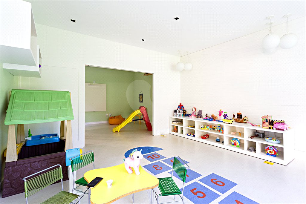 Apartamento à venda com 4 quartos, sendo 2 suítes, em Moema, São Paulo, SP