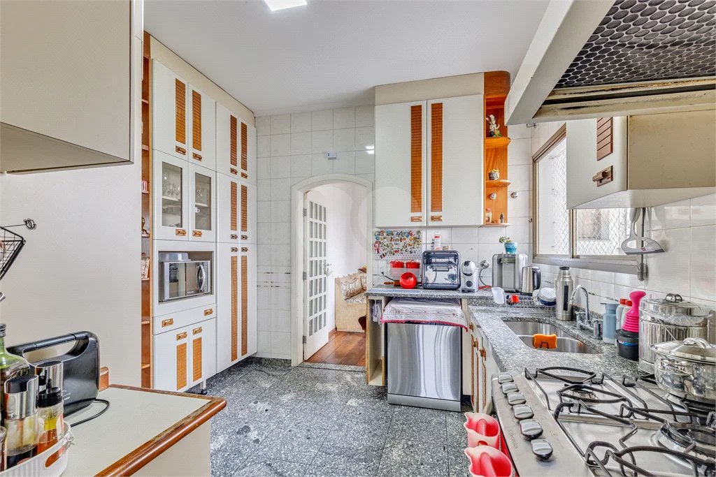 Apartamento à venda com 4 quartos, sendo 2 suítes, em Brooklin, São Paulo, SP