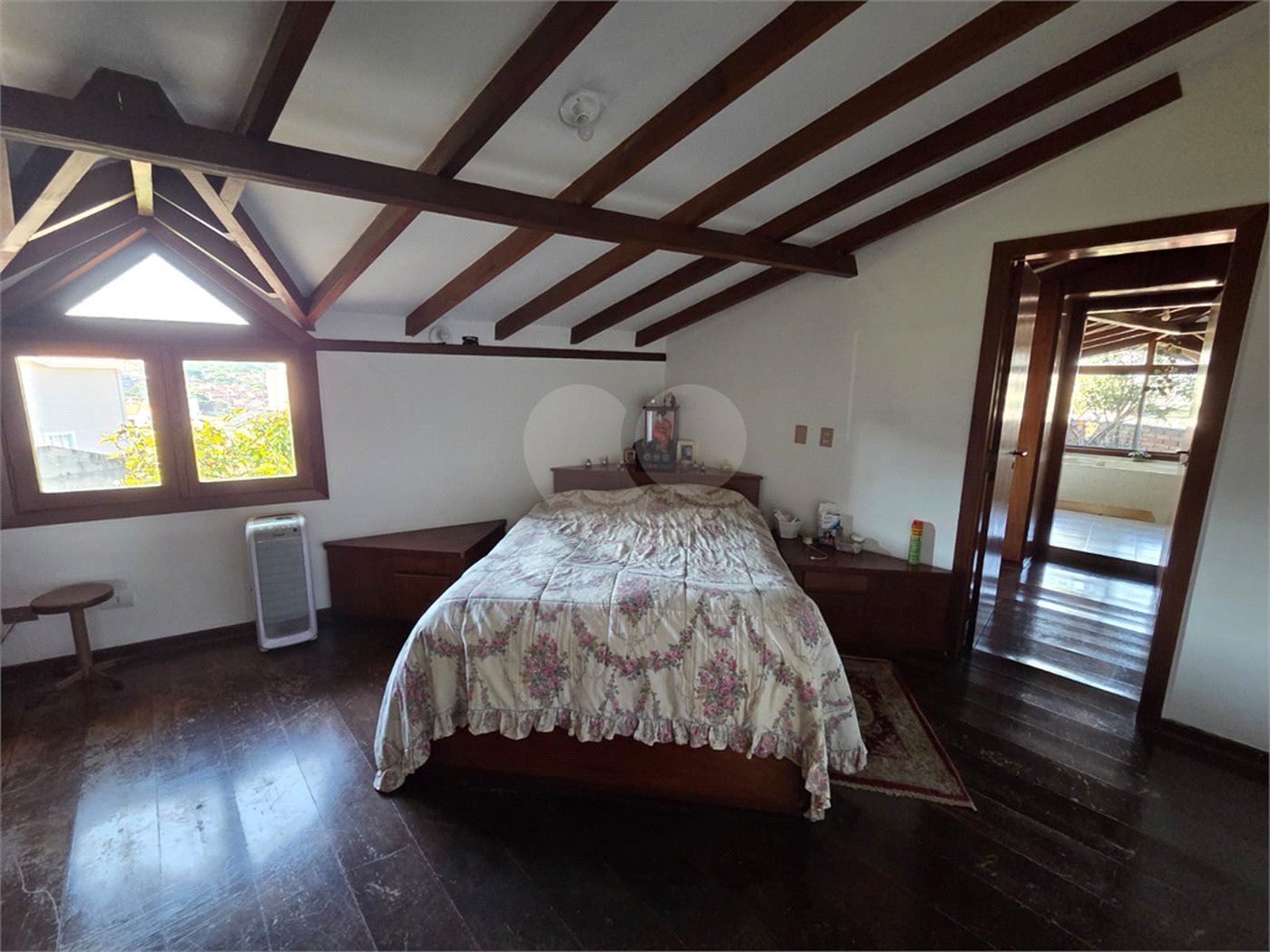 Casa à venda com 4 quartos, sendo 2 suítes, em Cidade São Francisco, São Paulo, SP