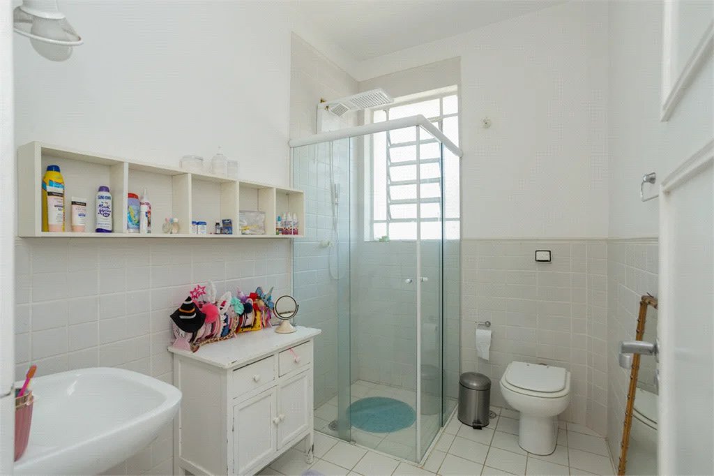 Sobrado à venda com 4 quartos, sendo 2 suítes, em Vila Madalena, São Paulo, SP