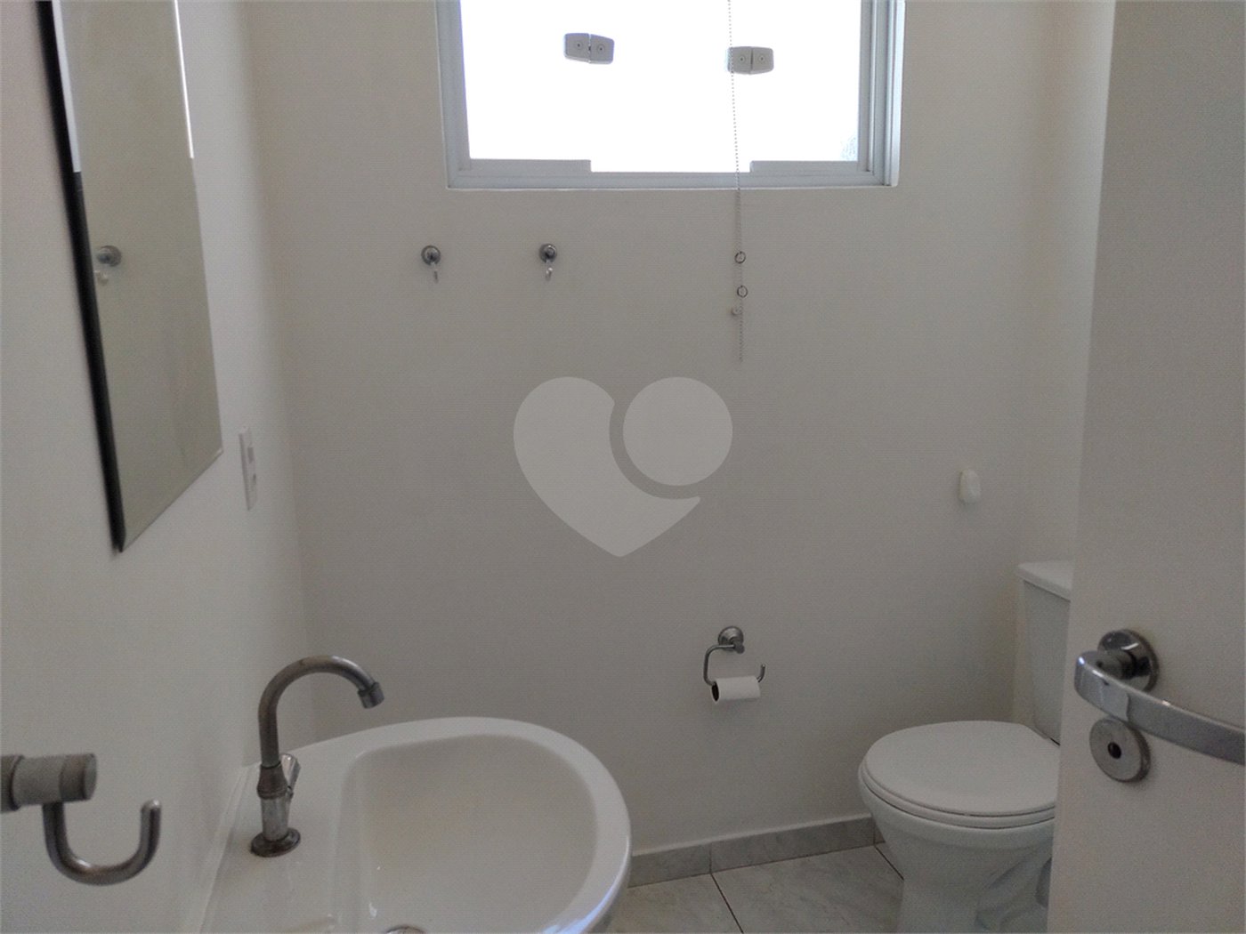 Casa à venda com 3 quartos, sendo 1 suíte,  em Vila Cordeiro, São Paulo, SP