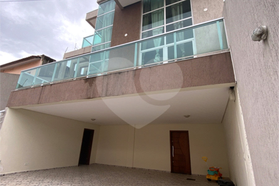Sobrado à venda com 3 quartos, sendo 1 suíte,  em Jardim Vila Galvão, Guarulhos, SP