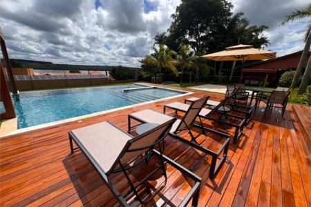 Casa à venda com 6 suítes no condomínio Vila Pinhal, Itirapina - SP