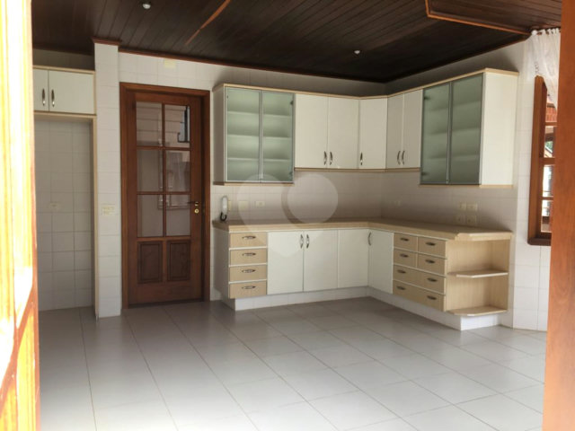 Casa à venda com 5 quartos, sendo 4 suítes,  no condomínio Cantareira, Mairiporã - SP