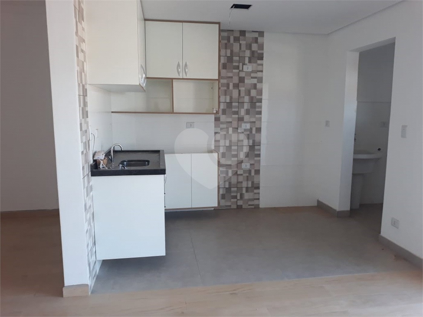 Apartamento à venda ou para alugar com 2 quartos, sendo 1 suíte,  em Jardim Flórida, São Roque, SP