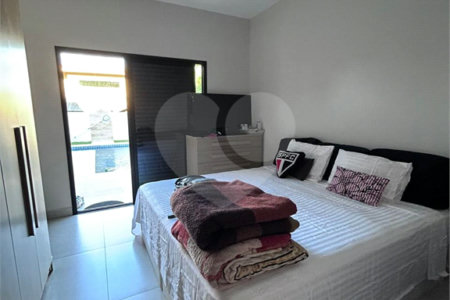 Casa à venda com 3 suítes no condomínio Shamballa 1, Atibaia - SP