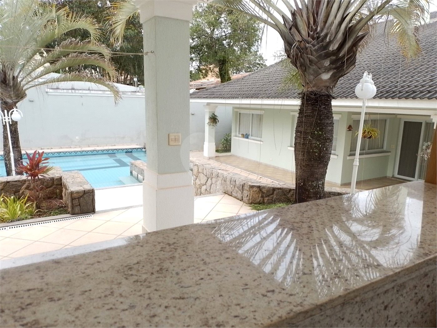 Casa à venda com 4 quartos, sendo 2 suítes,  em Vila Santista, Atibaia, SP