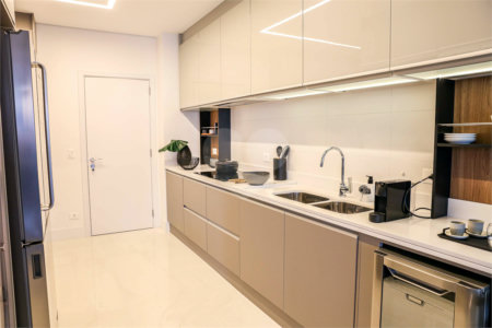 Apartamento à venda com 4 suítes em Real Parque, São Paulo, SP