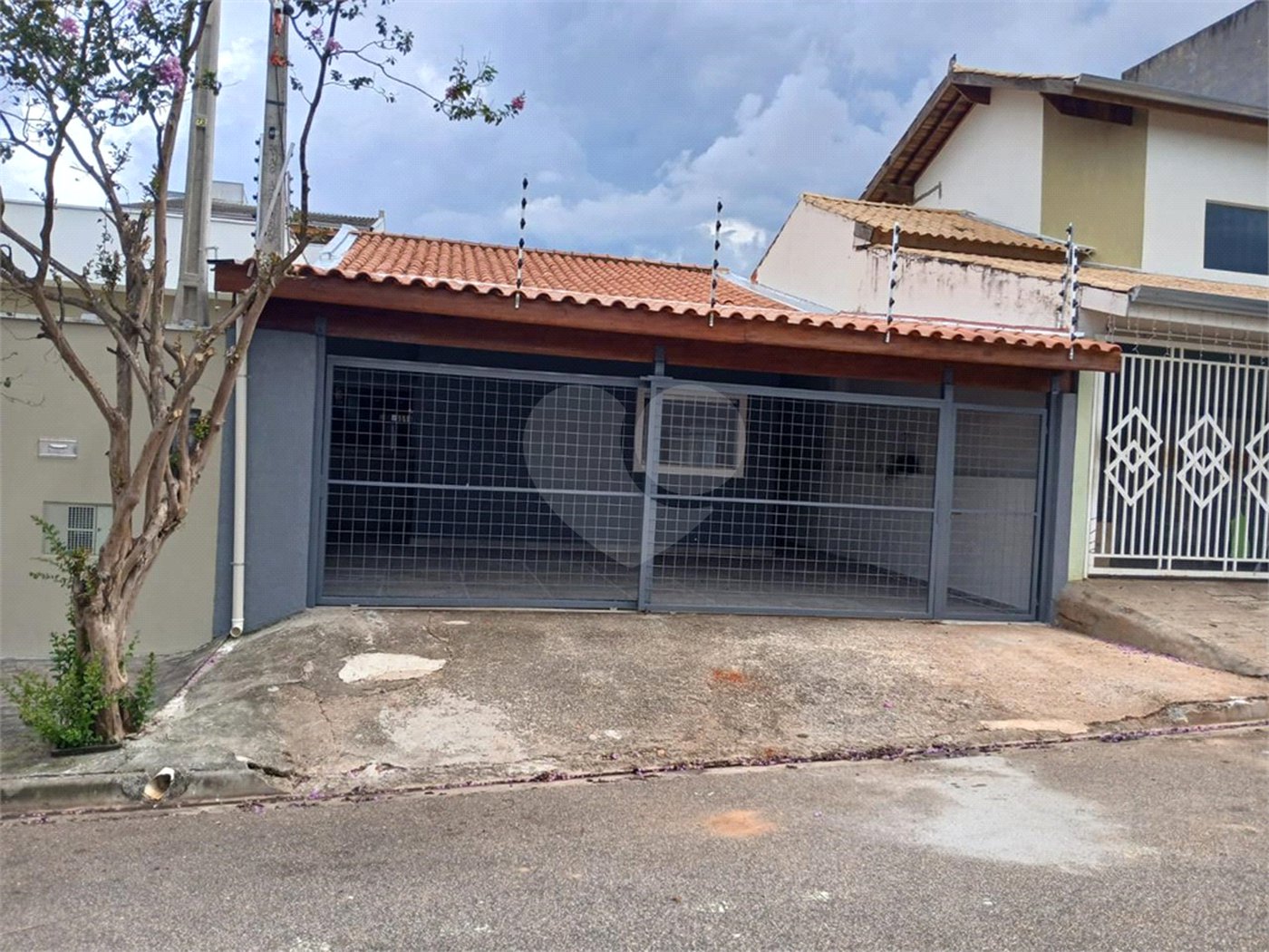 Casa de Vila à venda com 3 quartos, sendo 1 suíte, em Jardim Wanel Ville V, Sorocaba, SP