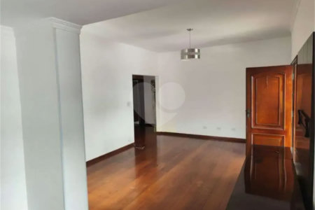Sobrado à venda com 4 quartos, sendo 2 suítes, em Lapa, São Paulo, SP