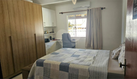 Casa em condomínio à venda com 4 quartos, sendo 1 suíte,  em Baleia, São Pedro da Aldeia, RJ